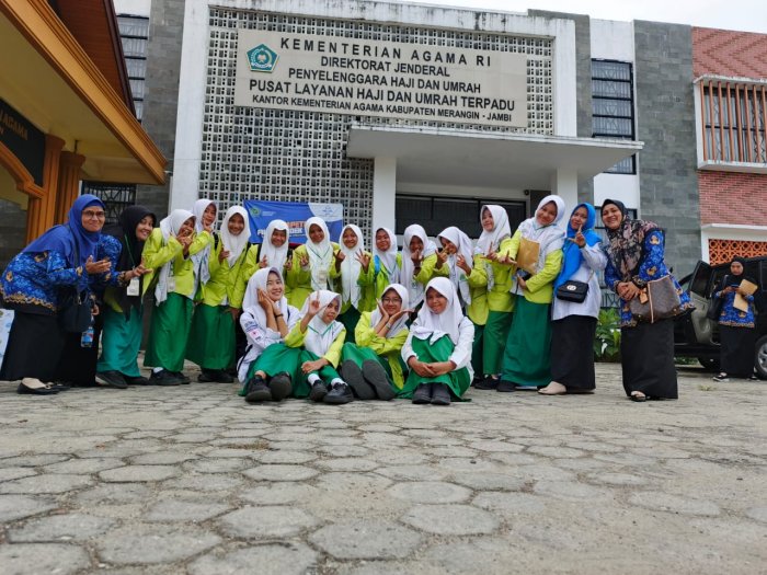 Juara 3 Mading, Harapan 2 dan 3 MC dalam Lomba Bulan Bahasa Tahun 2025 FGBI