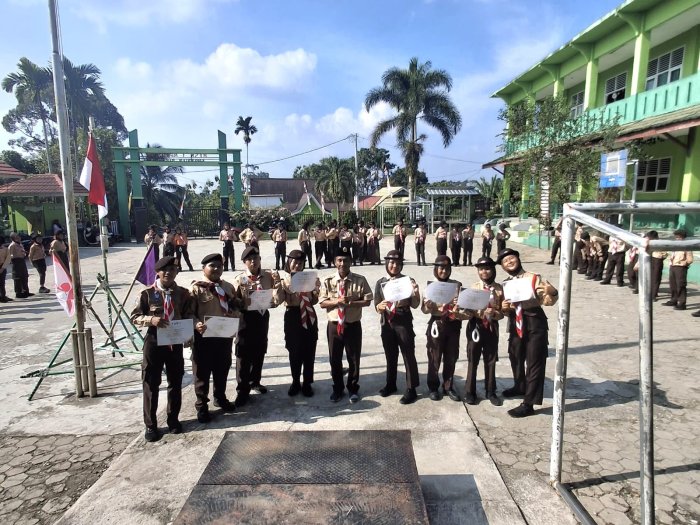 Delapan Anggota Pramuka Gugus Depan 063-064 Raih Bintang Tahunan