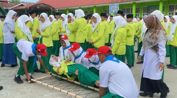 PMR Lakukan Simulasi Pertolongan Cepat Tepat Korban Pingsan 