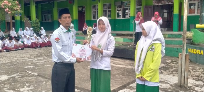 Siswa MTsN 1 Merangin Raih Prestasi Gemilang dalam Olimpiade Bahasa Inggris