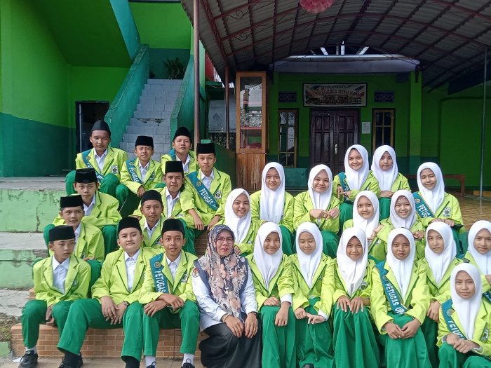 Amanat Upacara: Tiga Tanda Orang Munafik