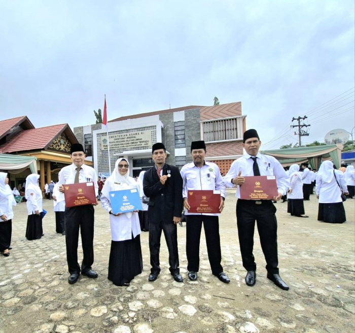 Upacara HAB Ke-80 Kemenag RI: 7 Guru Mendapatkan Penghargaan Satyalencana Karya Satya 20 Tahun