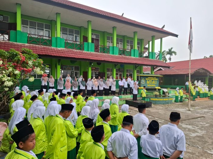 Amanat Upacara: Pakaian Cerminan Kepribadian