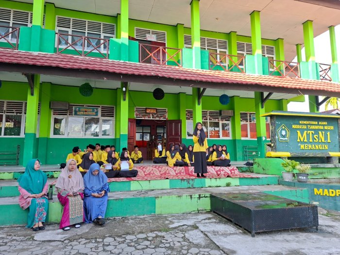 Kultum Jumat: Menuntut Ilmu (Petugas Kelas Artis atau Vokalis?)