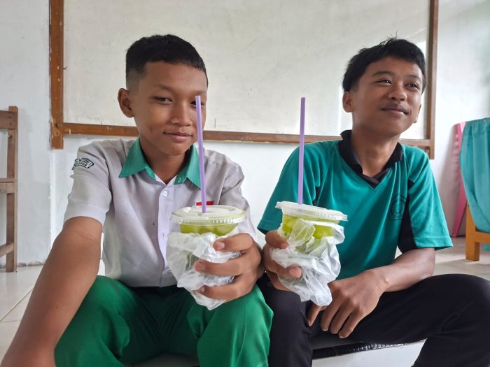 Menu Favorit Kantin: Es Teh Hijau Pak Wo dan Mi Petuih Tante Dera