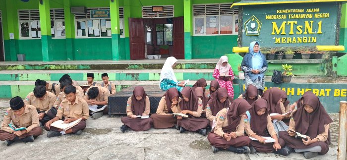 SARI TEAJUZ: Hari Ketiga Petugas Kelas IXC