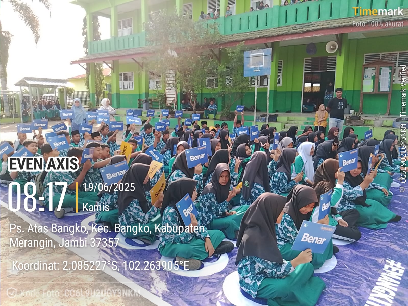 MTsN 1 Merangin Kedatangan Tim AXIS untuk Acara Rangking 1