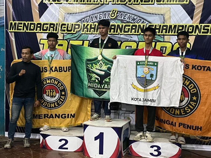 Kejurprov Taekwondo Jambi 2025: Medali Perak Diusung Dara dan Ghazi