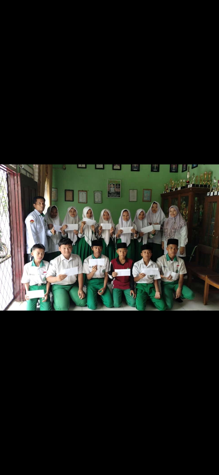 MTs N 1 Merangin kembali Salurkan Zakat dari BAZNAS