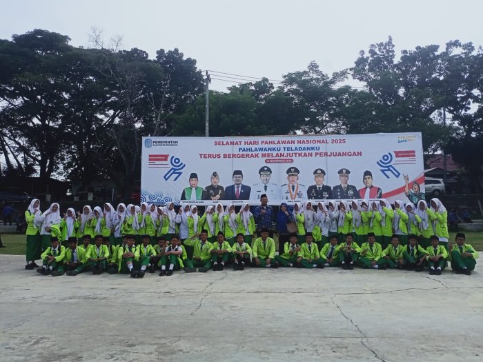 Utus Dua Pleton Upacara Hari Pahlawan Di Halaman Kantor Bupati Merangin